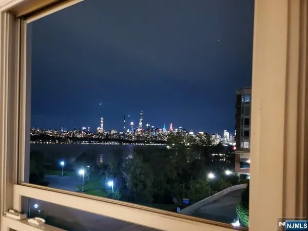 $629,000 | 337 The Promenade, Unit 337, Edgewater, NJ 07020