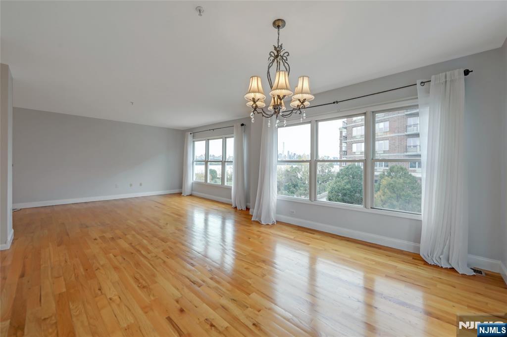 337 The Promenade, Unit 337 Edgewater, NJ 07020 - Photo 10 of 25