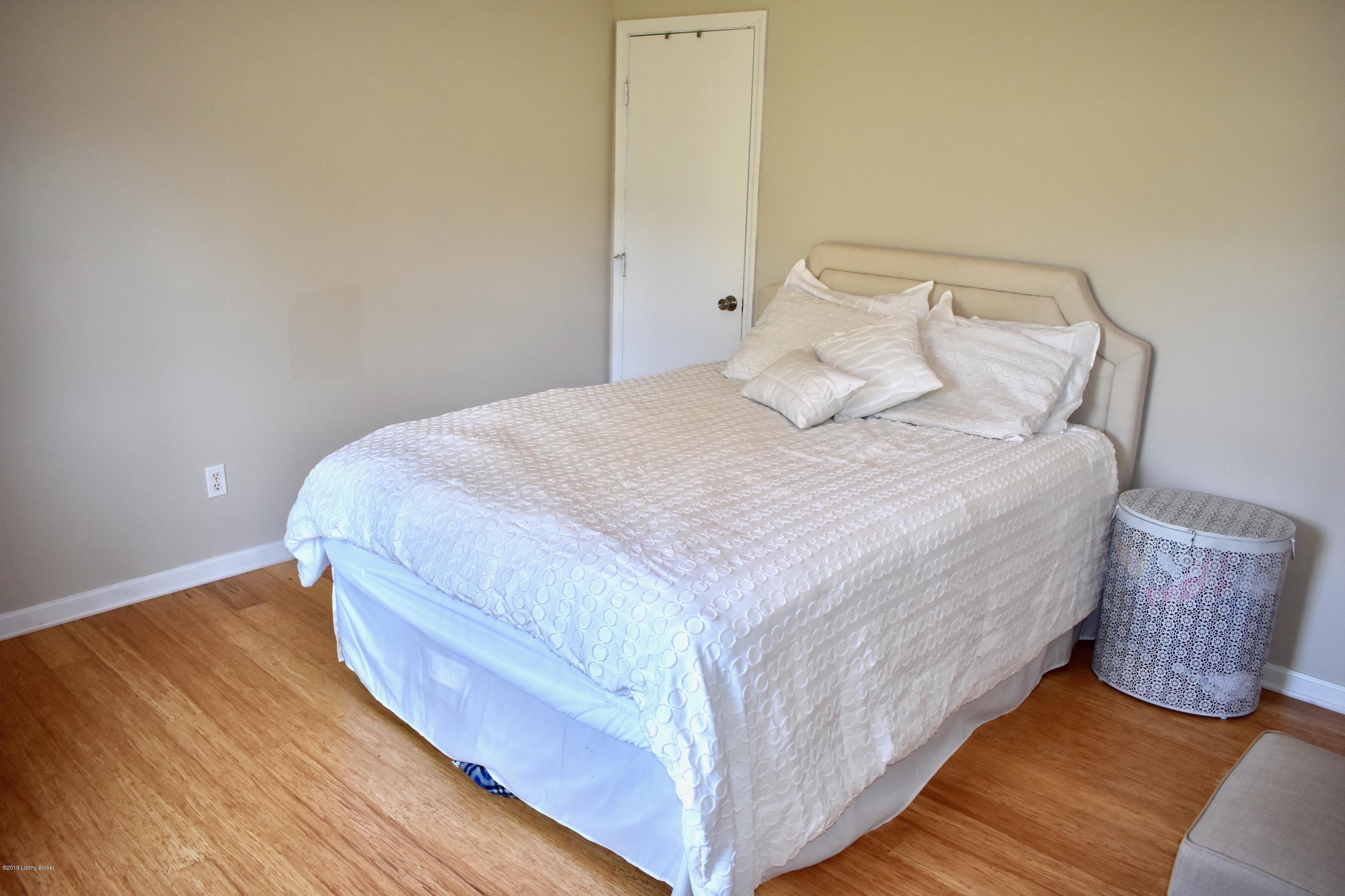 6850 Shepherdsville Road Elizabethtown, KY 42701 - Photo 10 of 44 HOUSE #1- Master Bedroom