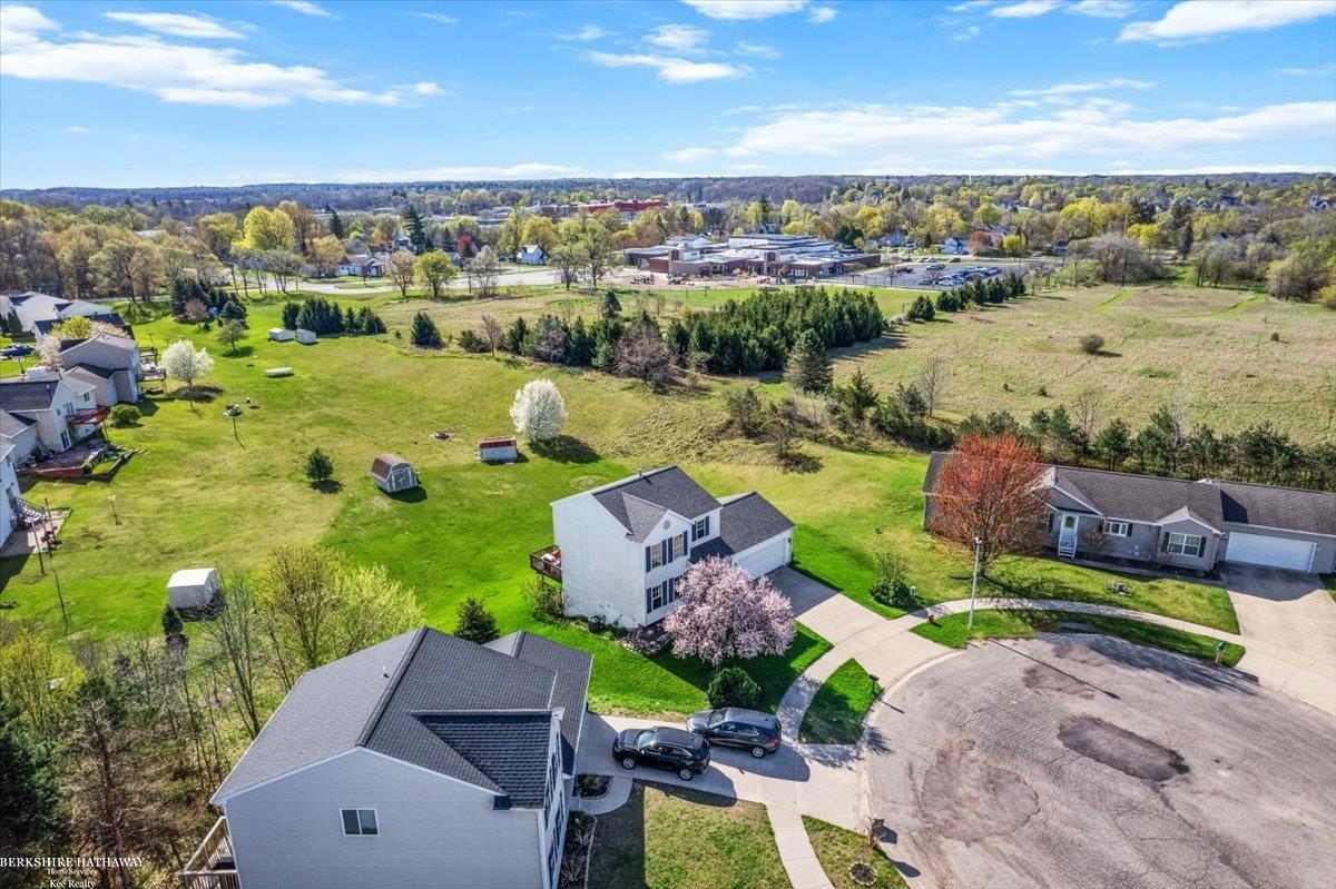 347 Pine Ridge Drive Belding, MI 48809 - Photo 23 of 28 50173215-d0778780-4bcd-46ea-8c4b-2d590e09e67e.JPG