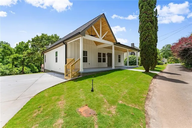 $345,000 | 130 East Railroad Avenue, Alto, GA 30510