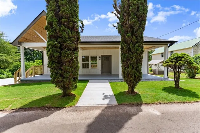 $345,000 | 130 East Railroad Avenue, Alto, GA 30510