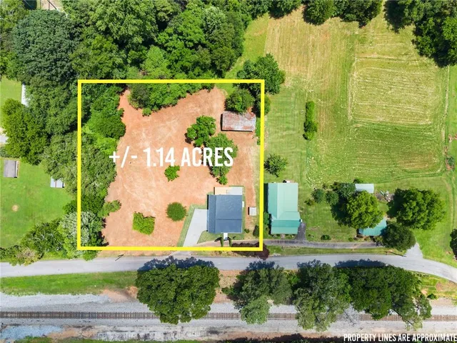 $345,000 | 130 East Railroad Avenue, Alto, GA 30510