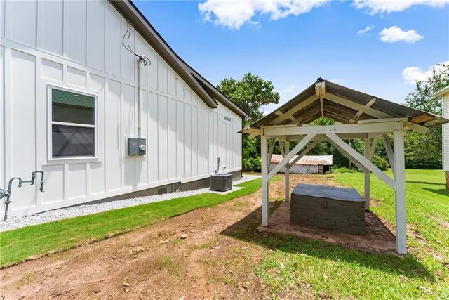 $345,000 | 130 East Railroad Avenue, Alto, GA 30510