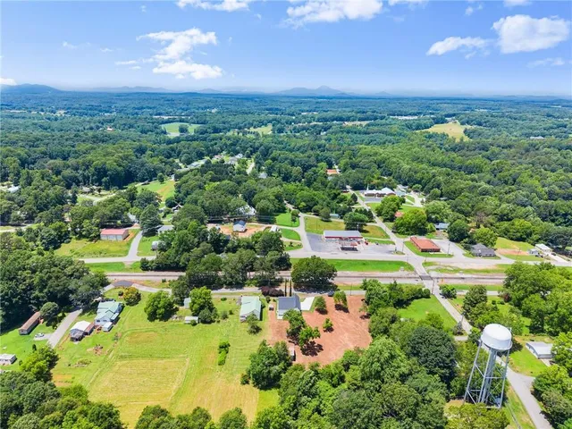 $345,000 | 130 East Railroad Avenue, Alto, GA 30510