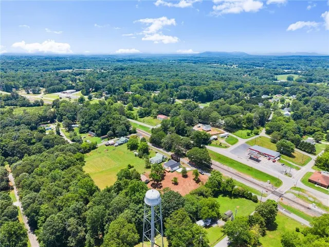 $345,000 | 130 East Railroad Avenue, Alto, GA 30510