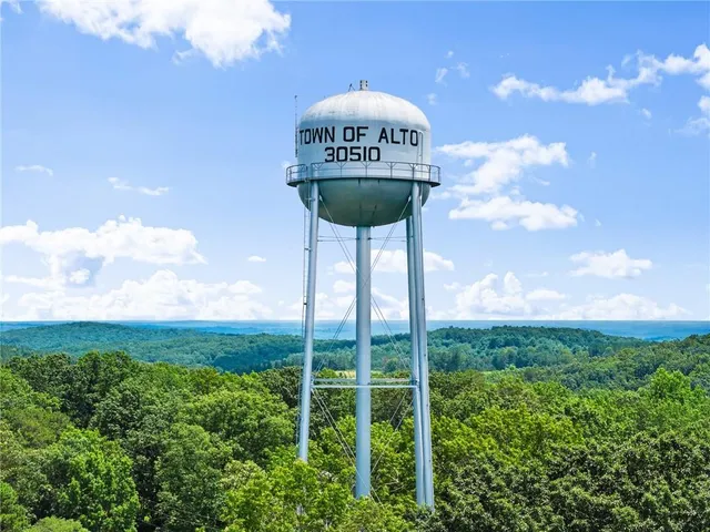 $345,000 | 130 East Railroad Avenue, Alto, GA 30510