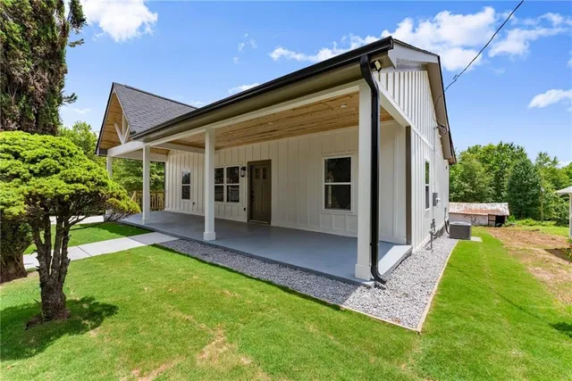 $345,000 | 130 East Railroad Avenue, Alto, GA 30510