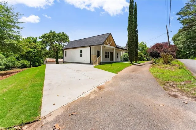 $345,000 | 130 East Railroad Avenue, Alto, GA 30510