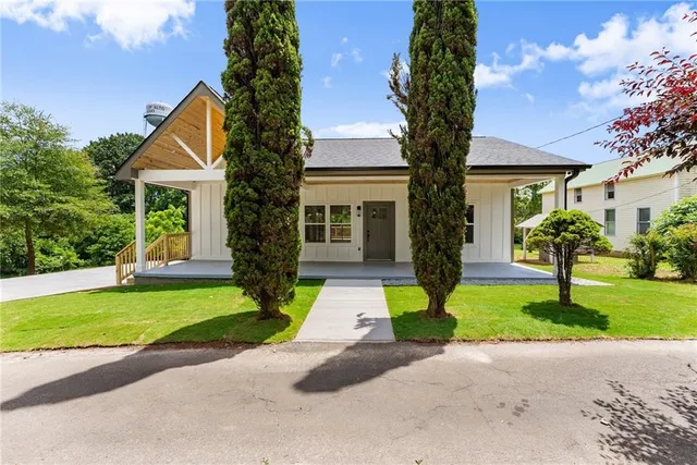$345,000 | 130 East Railroad Avenue, Alto, GA 30510