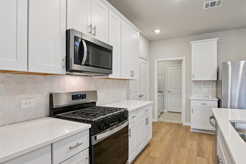 1612 Arches Road Anna, TX 75409 - Photo 10 of 37 Photo is not of the actual home, but is an inspirational photo of builder’s model home and may depict options, furnishings, and/or decorator features that are not included.