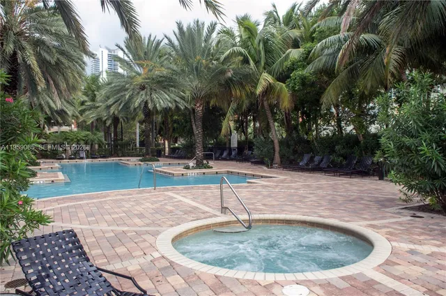 $3,200 | 17150 North Bay Road, Unit 2920, Sunny Isles Beach, FL 33160
