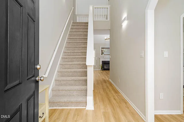 a picture of a very nice looking room