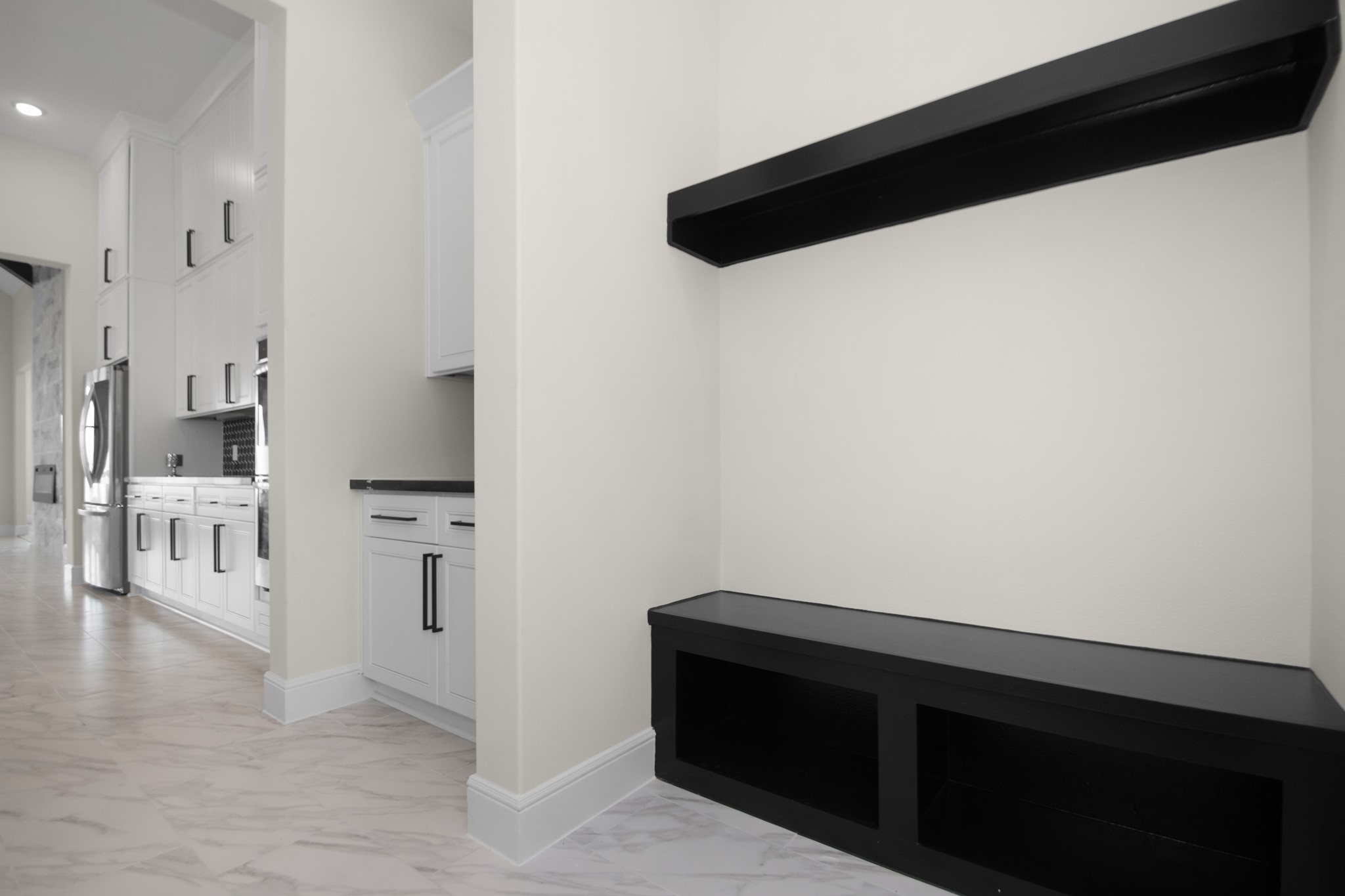 281 Brahman Trail Angleton, TX 77515 - Photo 15 of 43 a room with table and chairs