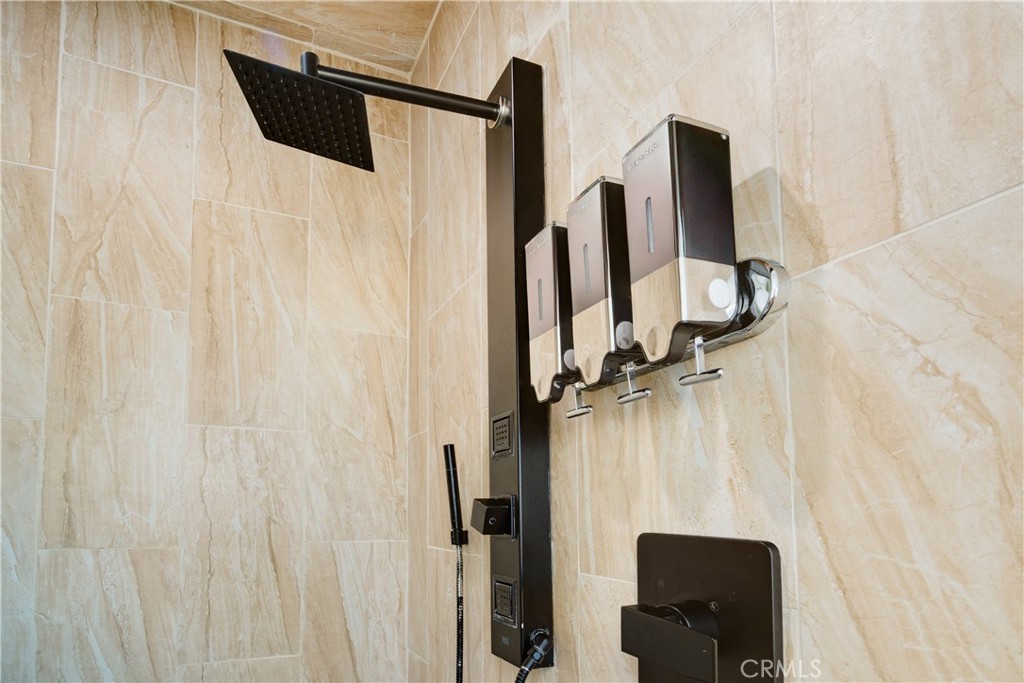 60423 La Mirada Trail Joshua Tree, CA 92252 - Photo 16 of 29 a bathroom with a shower and a mirror