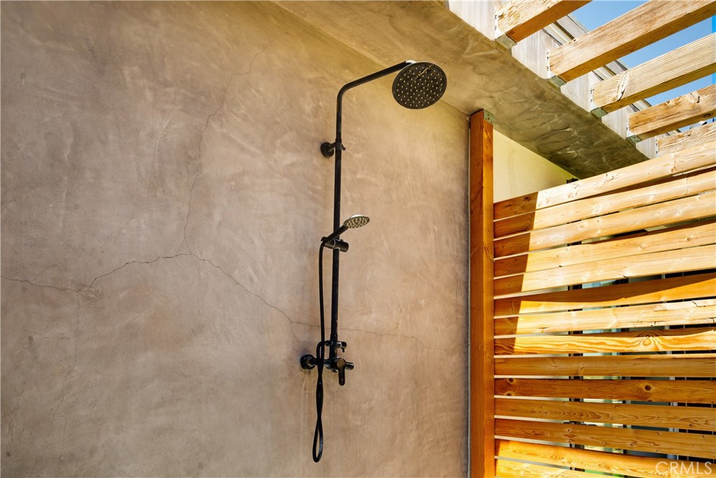 60423 La Mirada Trail Joshua Tree, CA 92252 - Photo 20 of 29 a bathroom with a shower