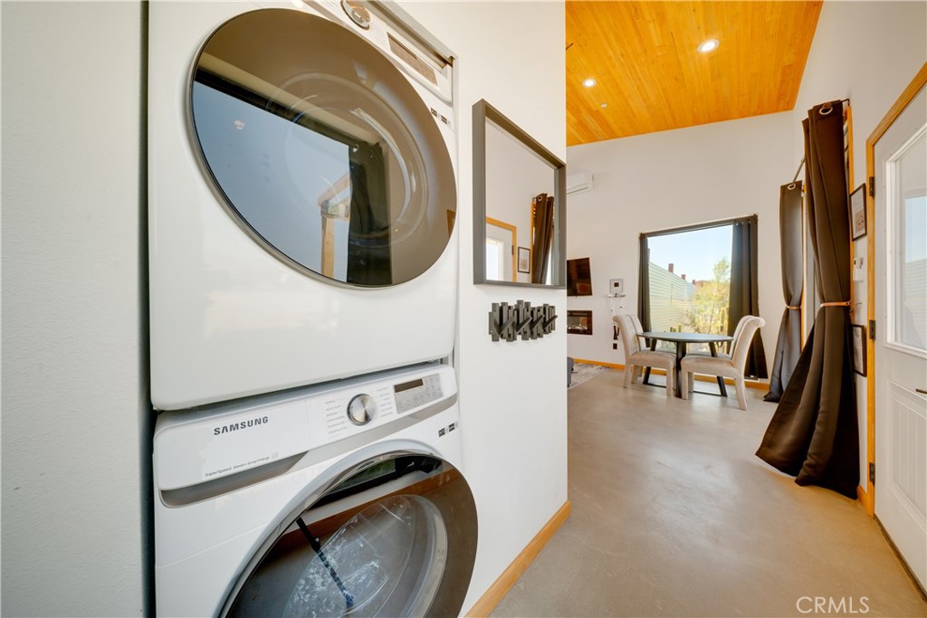60423 La Mirada Trail Joshua Tree, CA 92252 - Photo 9 of 29 a view of living room washer and dryer