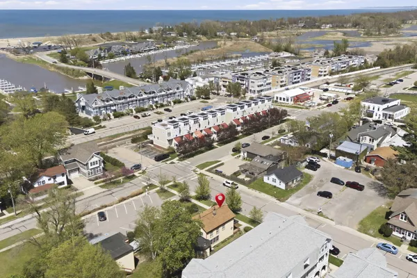 $500,000 | 126 North Barton Street, New Buffalo, MI 49117
