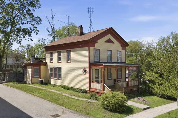 $500,000 | 126 North Barton Street, New Buffalo, MI 49117