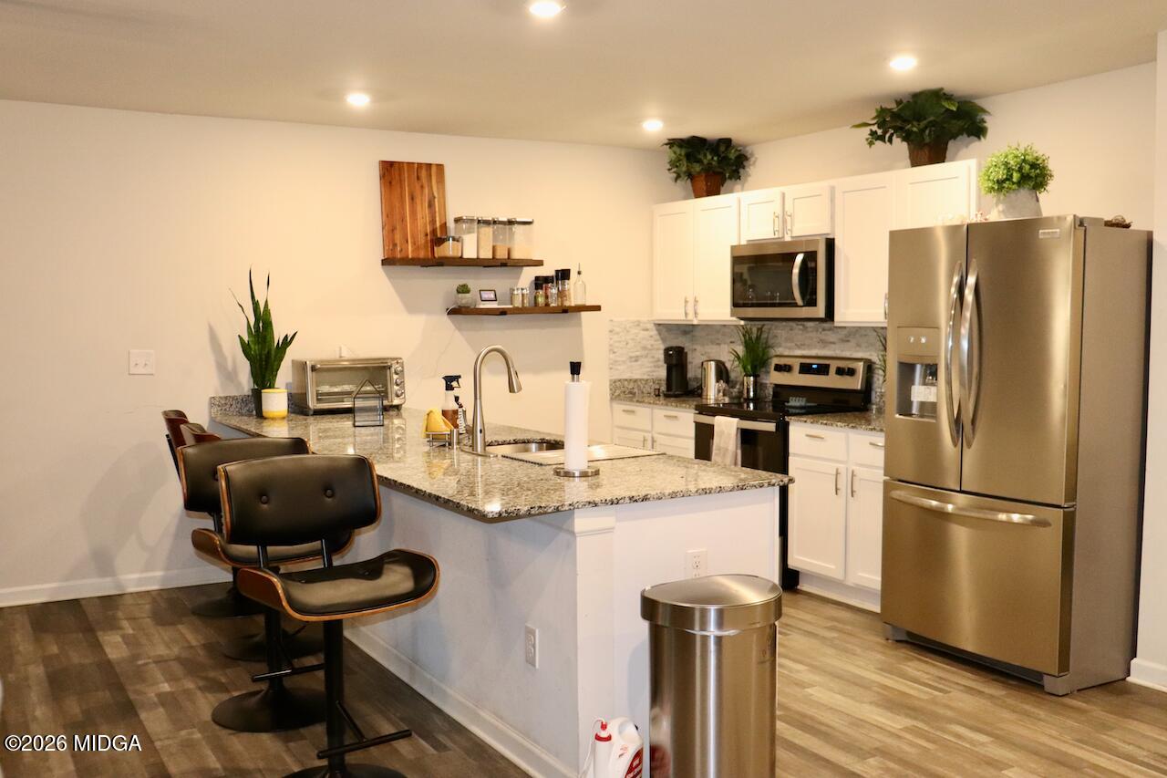192 Chapman Road Macon, GA 31211 - Photo 5 of 17 5-kitchen 4