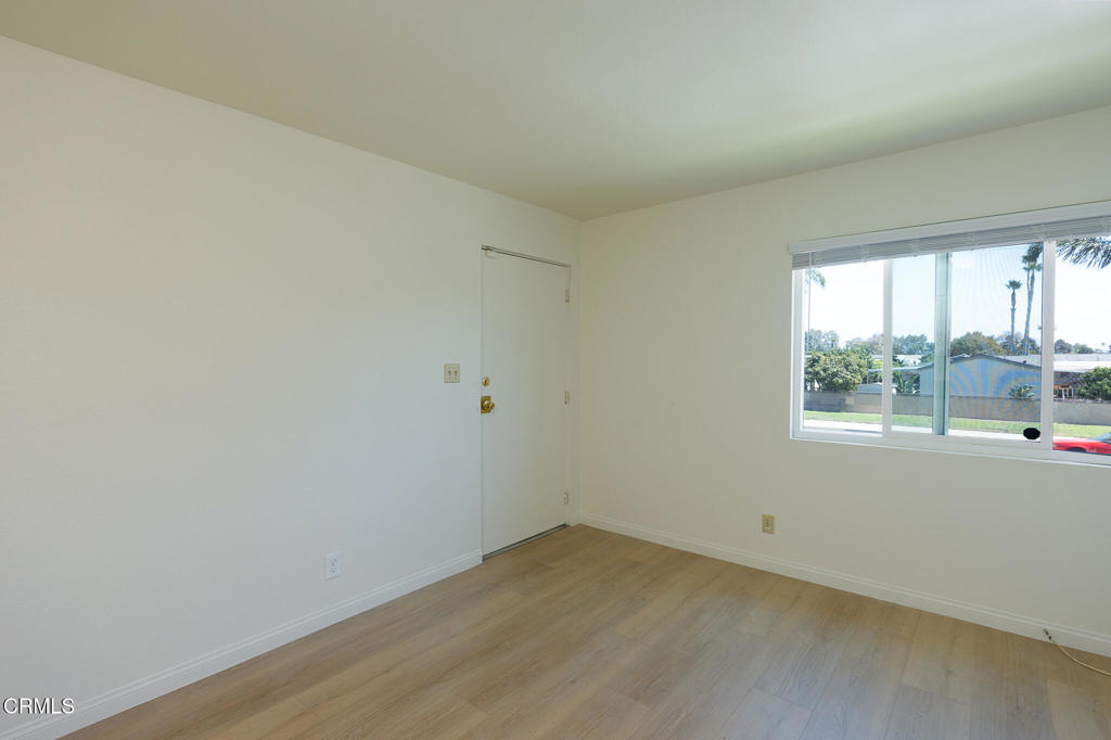 3901 Saviers Road, Unit 4 Oxnard, CA 93033 - Photo 5 of 10 Gallery Image 5