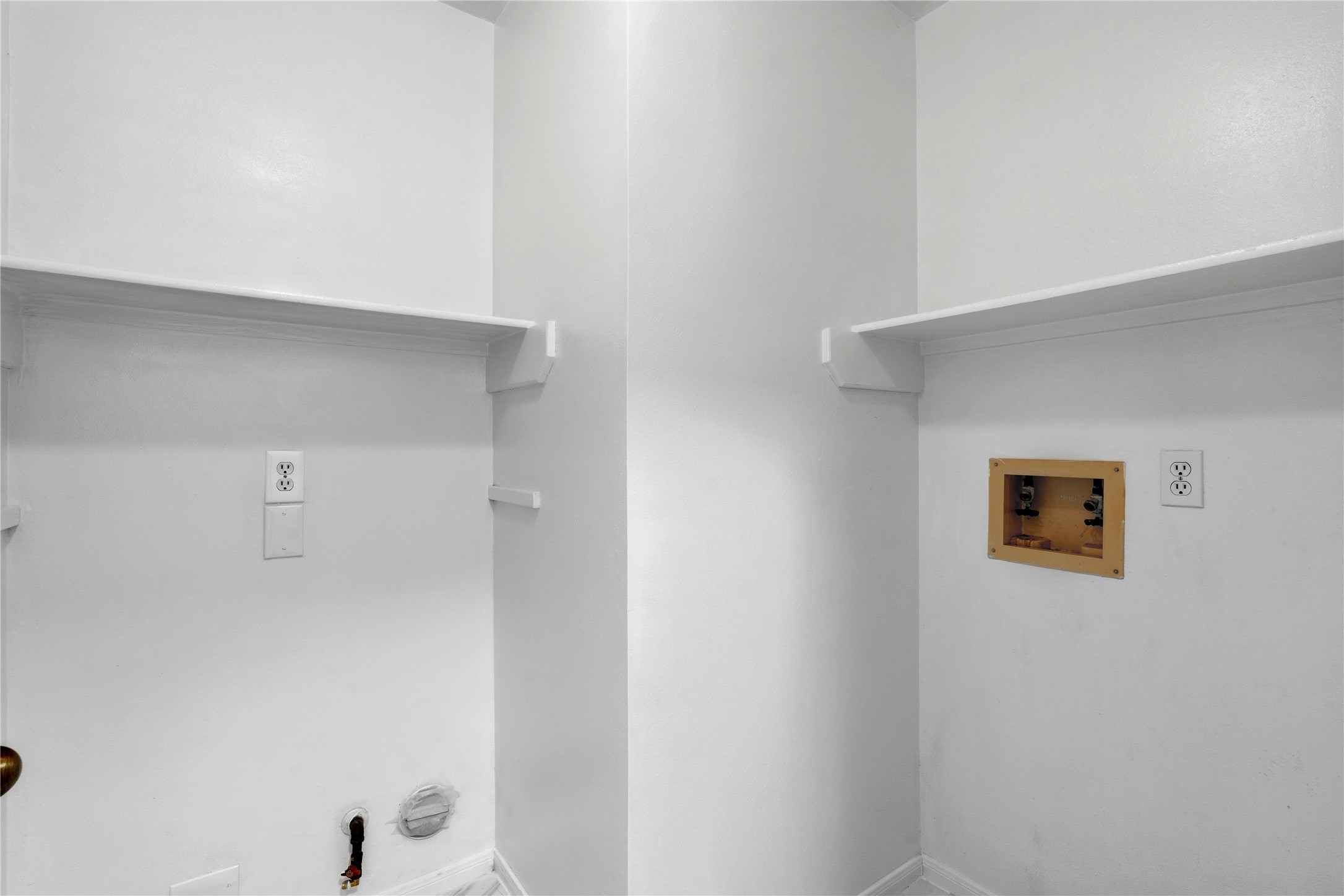 10422 Mist Lane Houston, TX 77070 - Photo 26 of 27 a view of a hallway