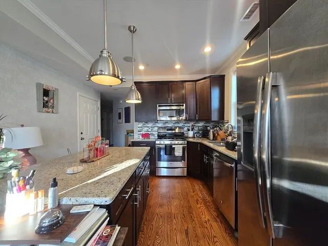 $3,000 | 306 Maverick Street, Unit 2, Boston, MA 02128