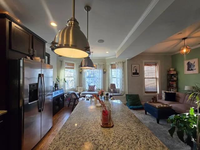 $3,000 | 306 Maverick Street, Unit 2, Boston, MA 02128