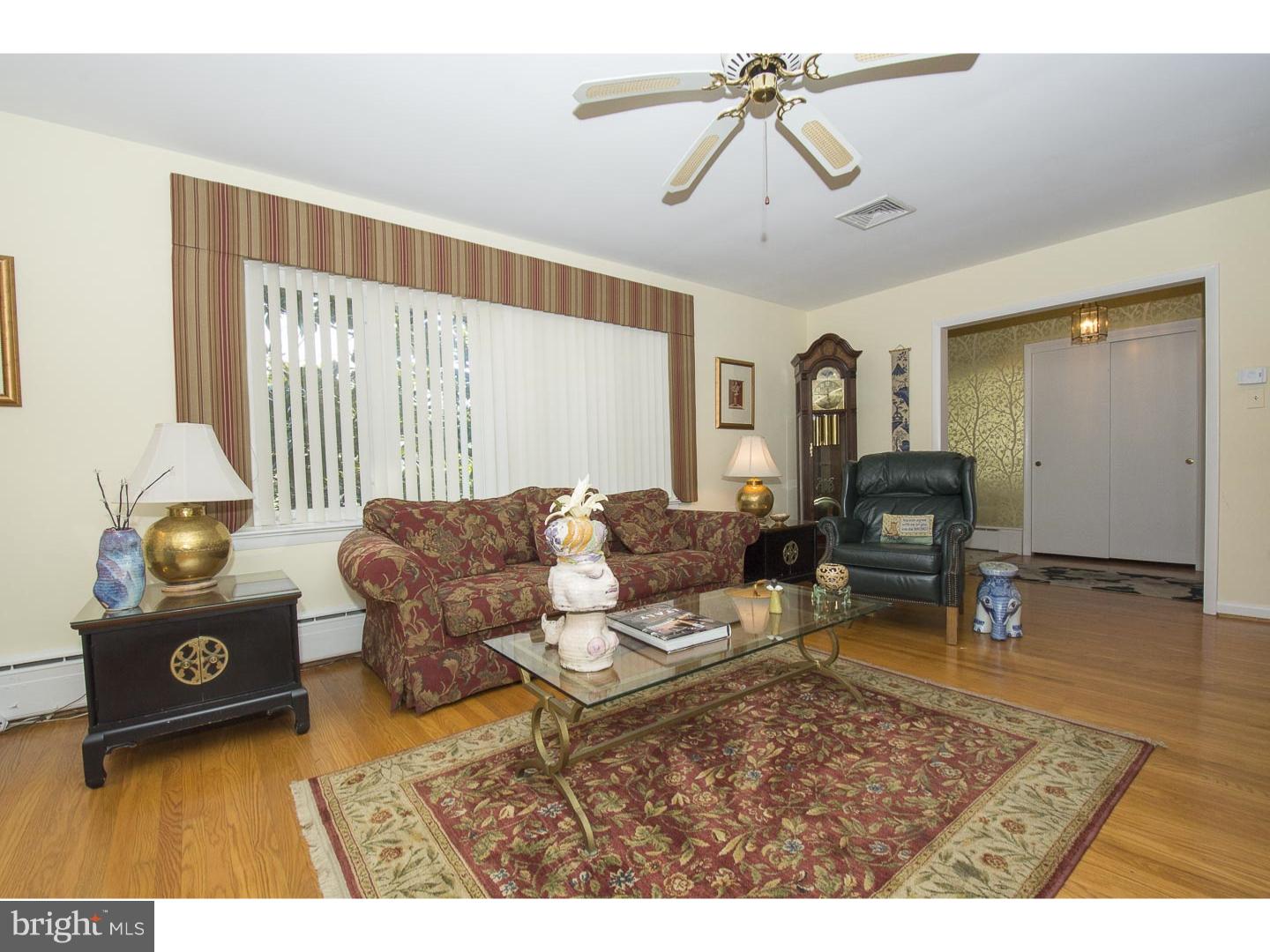 48 West Golf View Road Havertown, PA 19083 - Photo 8 of 25 Living Room