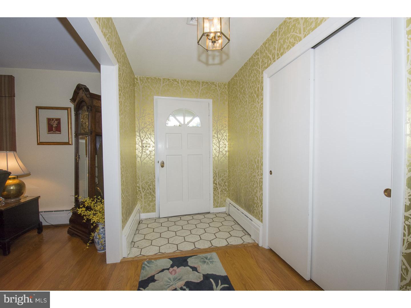 48 West Golf View Road Havertown, PA 19083 - Photo 9 of 25 Foyer