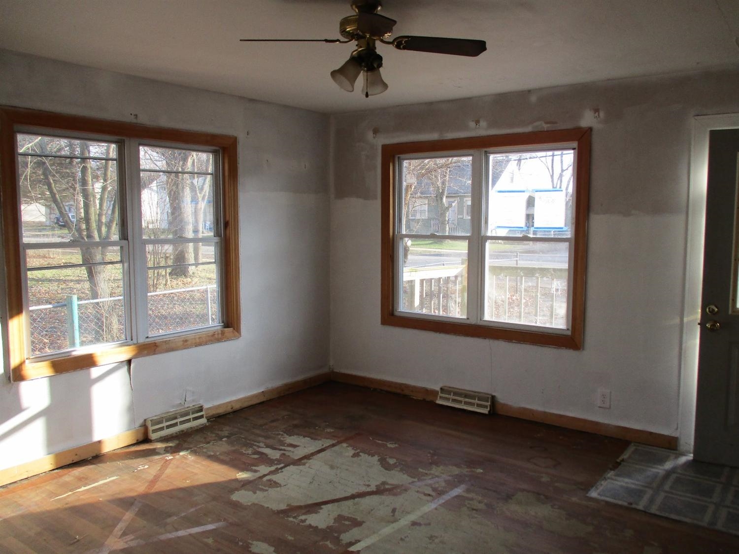 4136 Liverpool Road Lake Station, IN 46405 - Photo 4 of 8 1500x1124