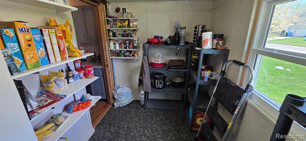 5404 Wexford Road Lansing, MI 48911 - Photo 11 of 40 Gallery Image 11