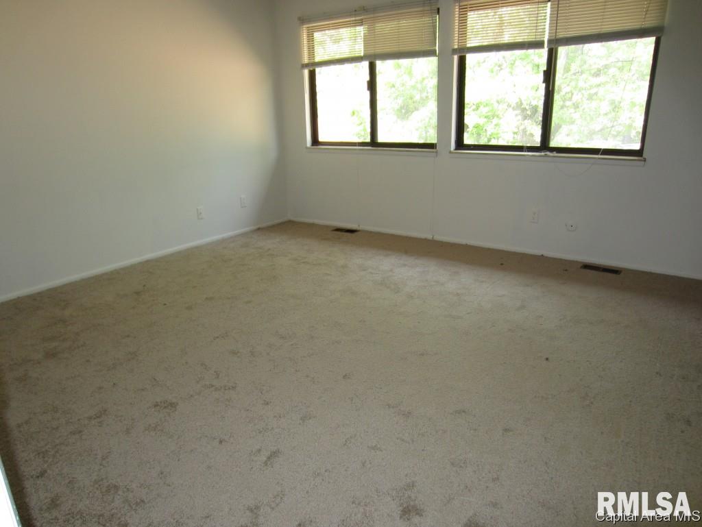 21 Oak Bend Springfield, IL 62704 - Photo 8 of 9 Gallery Image 8