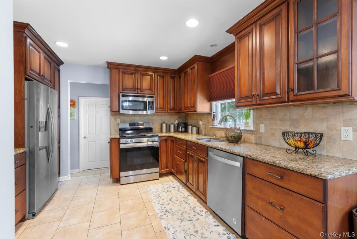 18 Moreland Road New City, NY 10956 - Photo 5 of 25