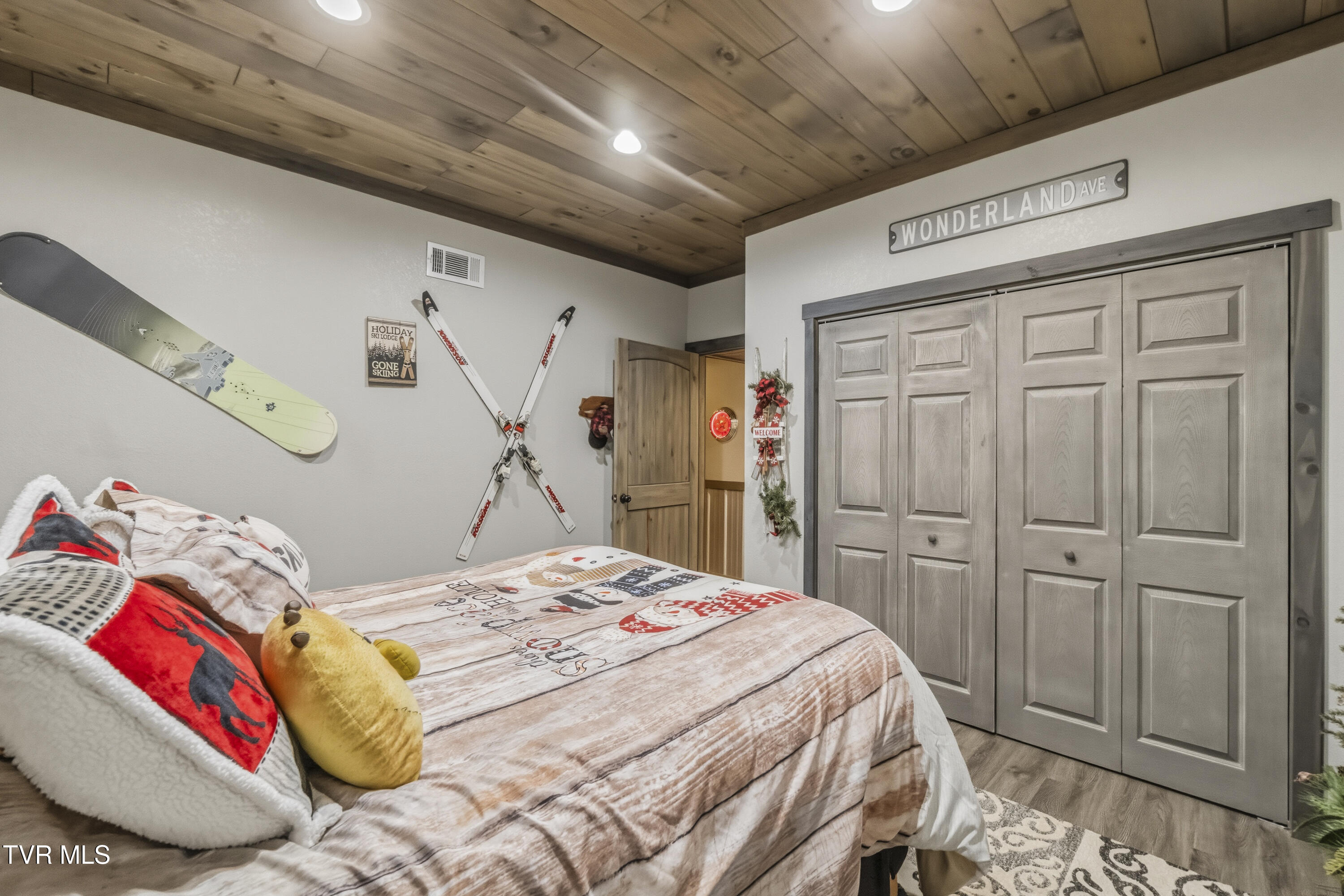 1980 South Allens Bridge Road Greeneville, TN 37743 - Photo 51 of 135 68
