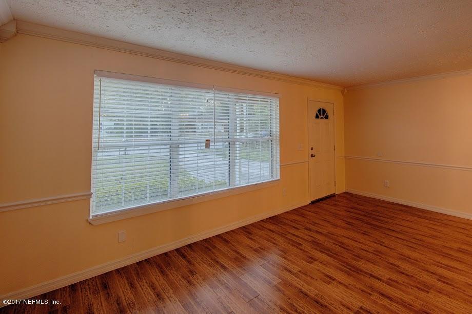 4735 Hatteras Road Jacksonville, FL 32208 - Photo 5 of 20 LivingRoom