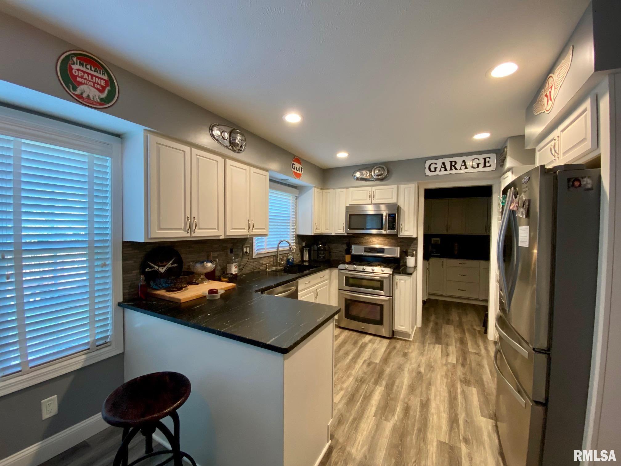 10 Country Towne Road Springfield, IL 62712 - Photo 9 of 18