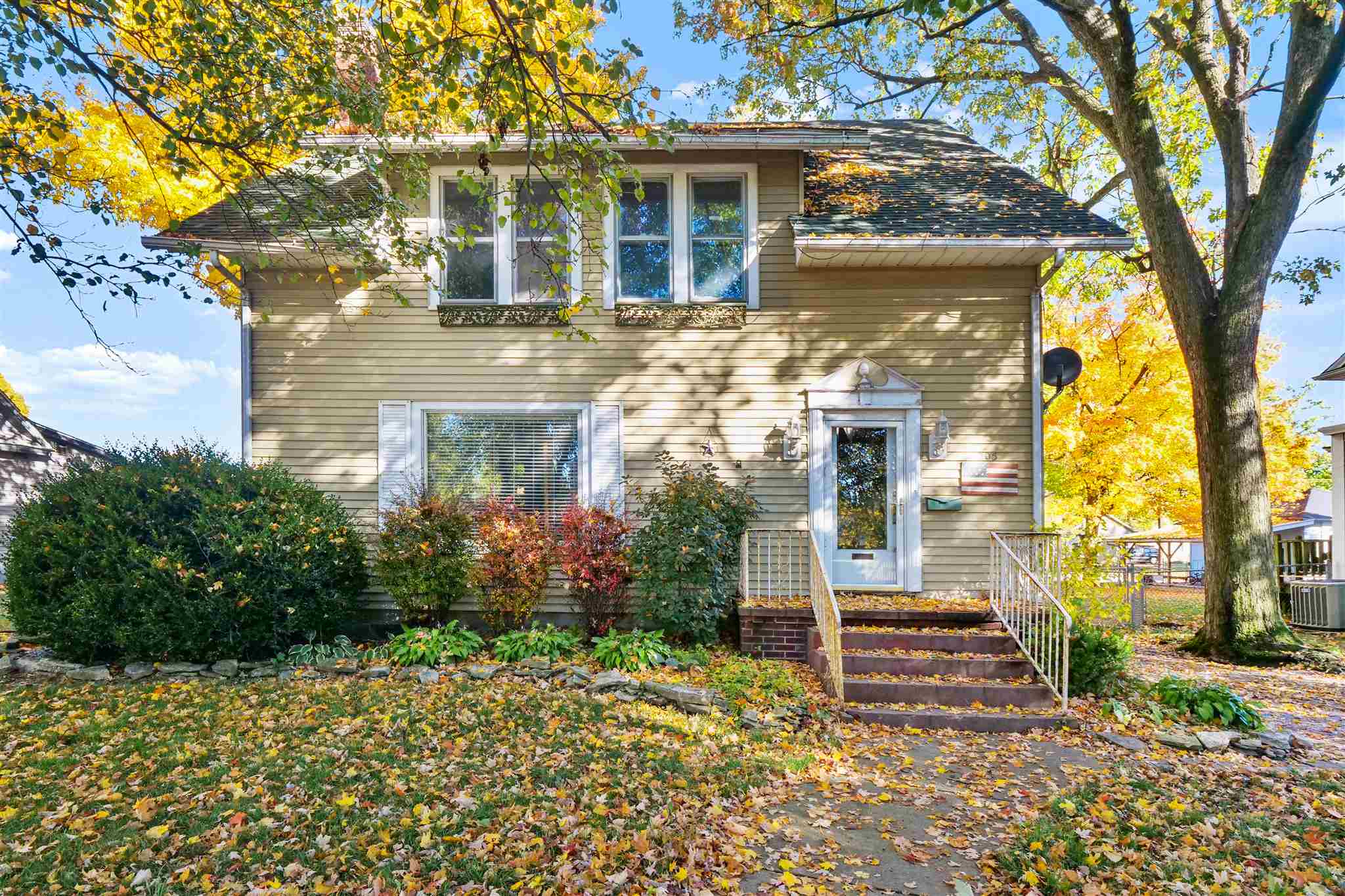 305 East Main Street Butler, IN 46721 - Photo 1 of 36