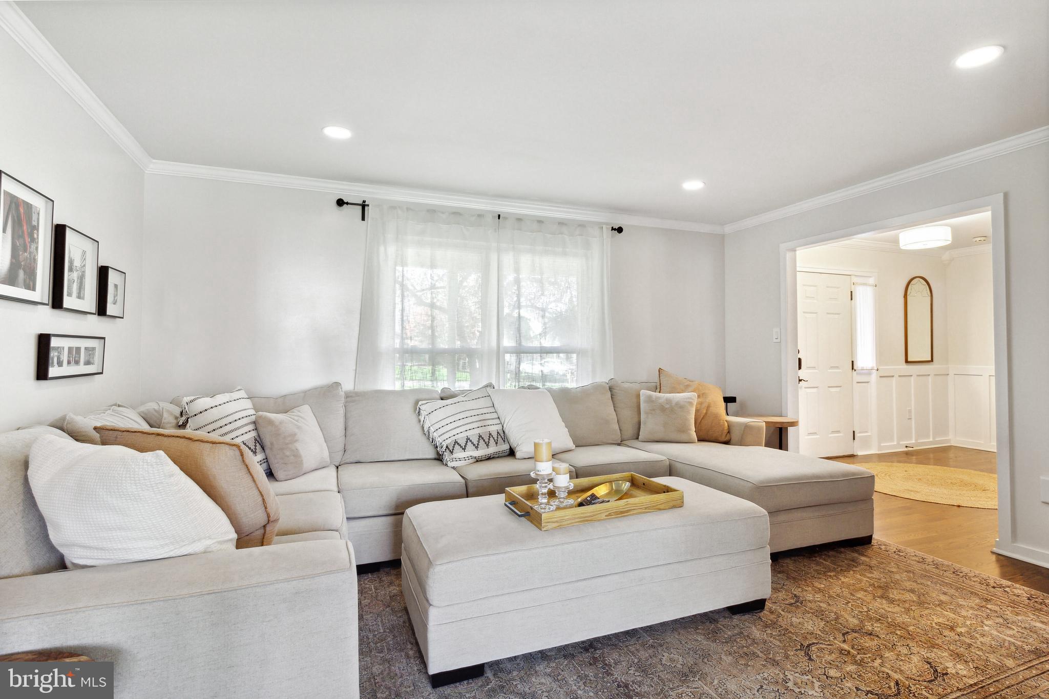 9717 Noble Ridge Terrace Gaithersburg, MD 20882 - Photo 4 of 48 Living Room