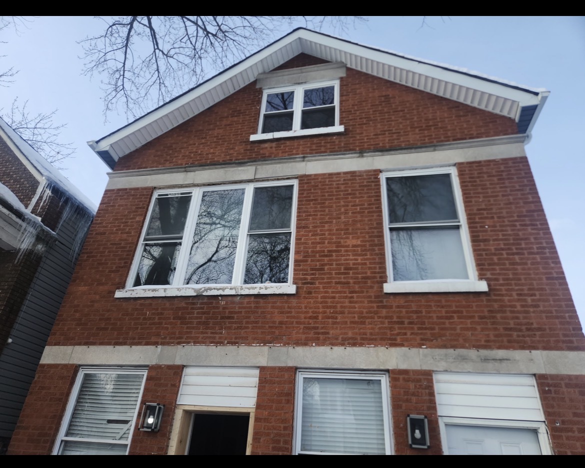 5320 South Laflin Street Chicago, IL 60609 - Photo 2 of 2 a building view with a outdoor space