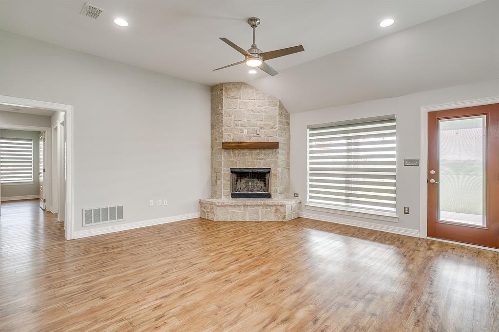 4129 Florance Road Ponder, TX 76259 - Photo 5 of 34