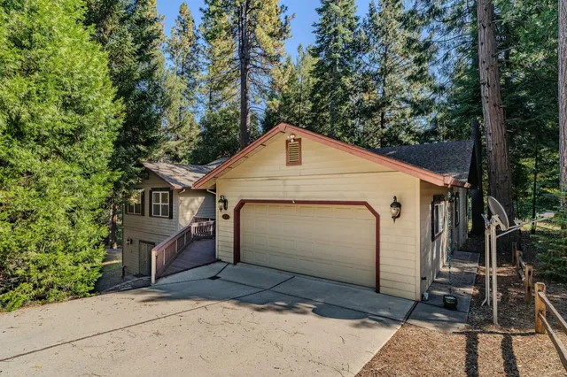 a view of a roof deck with wooden fence and floor