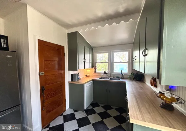 $350,000 | 81 North Railroad Avenue, Pedricktown, NJ 08067