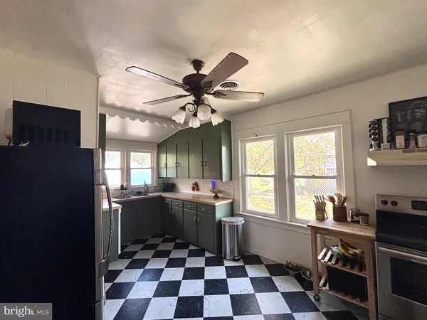 $350,000 | 81 North Railroad Avenue, Pedricktown, NJ 08067