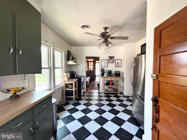 $350,000 | 81 North Railroad Avenue, Pedricktown, NJ 08067