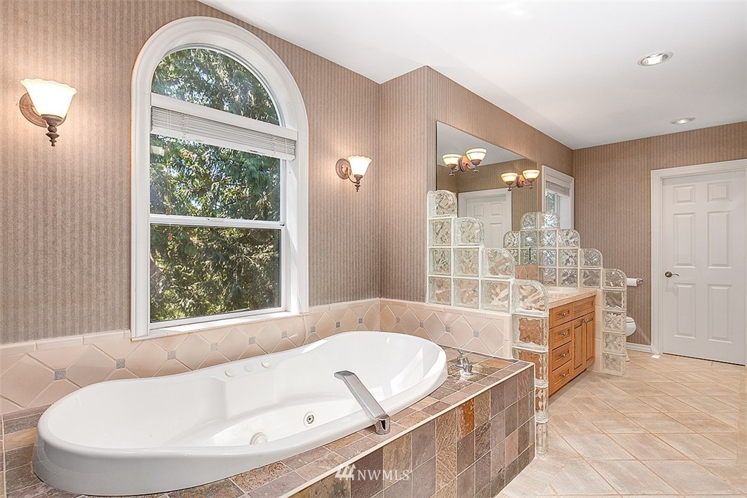 20518 West Richmond Road Bothell, WA 98021 - Photo 17 of 25