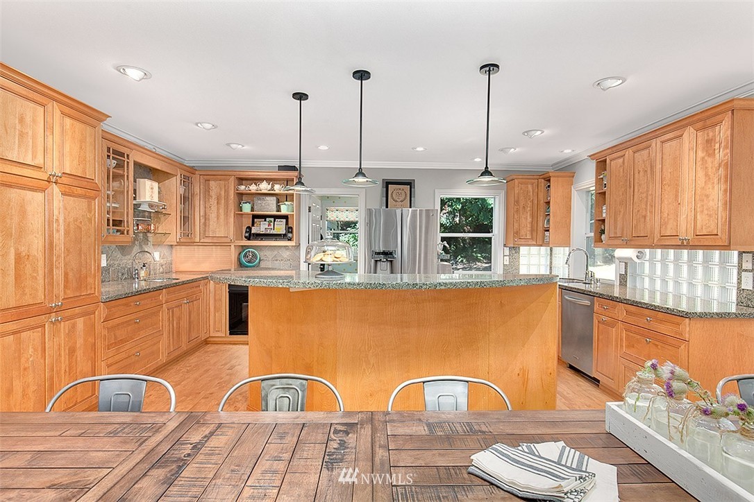20518 West Richmond Road Bothell, WA 98021 - Photo 6 of 25