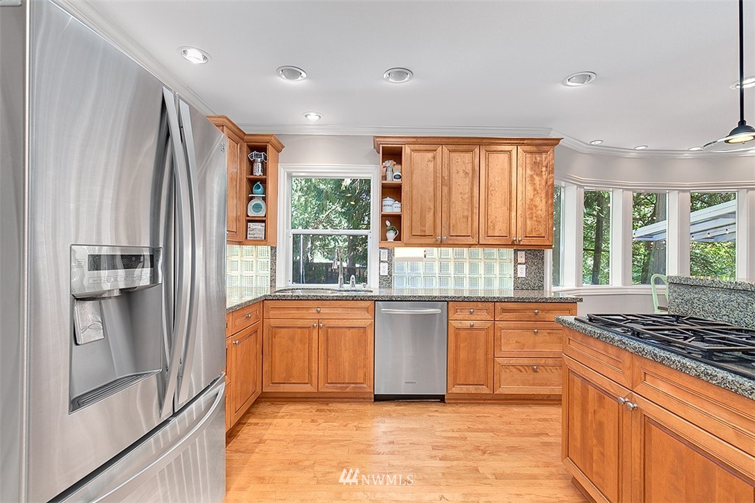 20518 West Richmond Road Bothell, WA 98021 - Photo 7 of 25