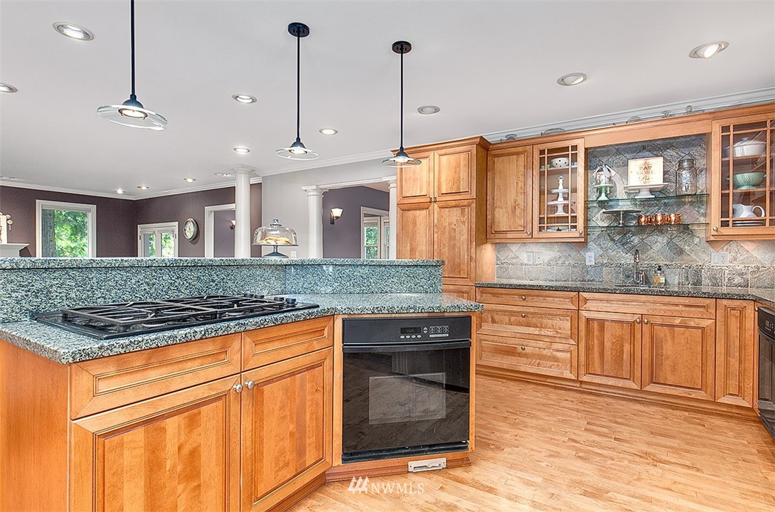 20518 West Richmond Road Bothell, WA 98021 - Photo 9 of 25