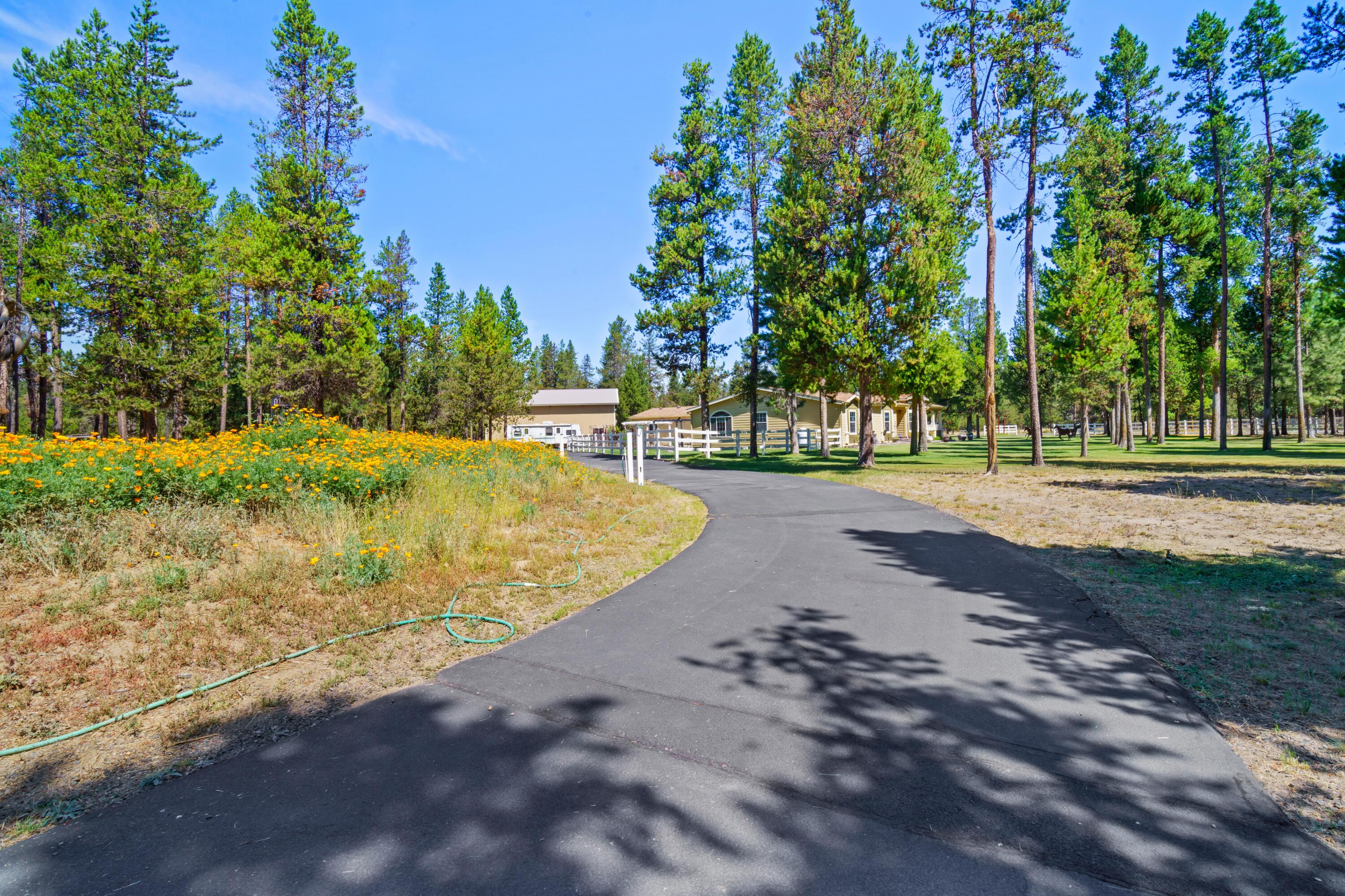17822 Old Wood Road Bend, OR 97707 - Photo 4 of 43 46